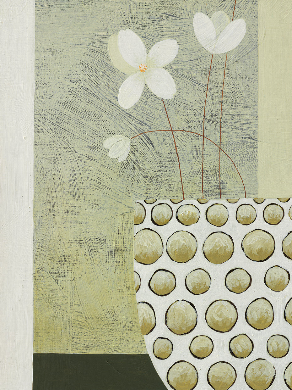 Dotted Vase with white Flowers