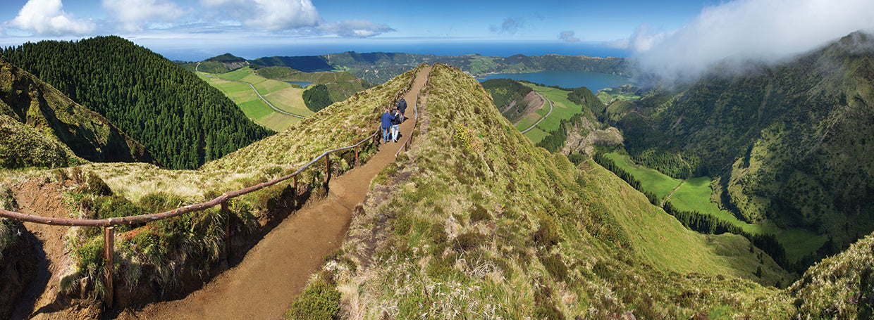 Excursionistas en el cráter de las Azores Lienzo