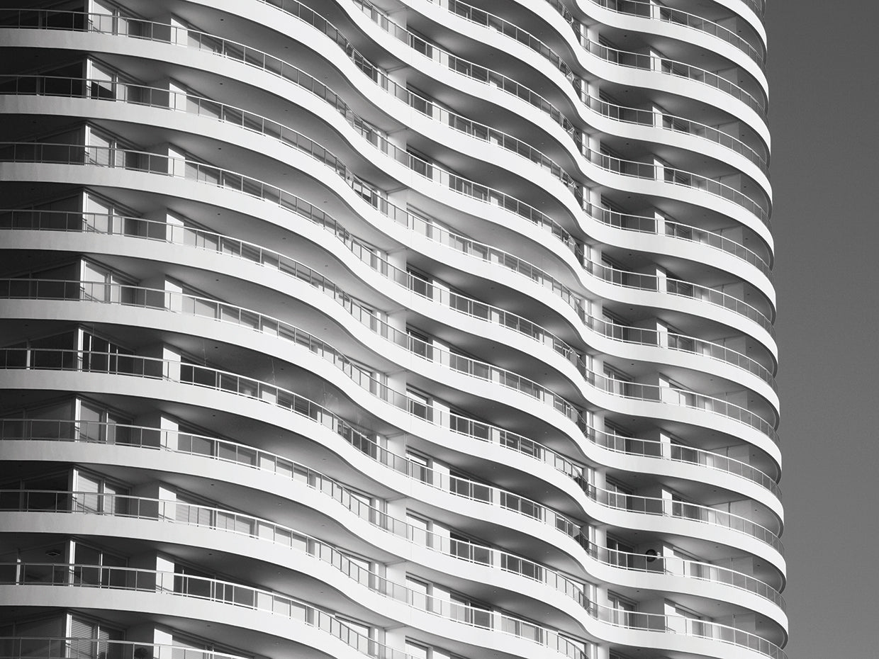 Uraguay Building Waves