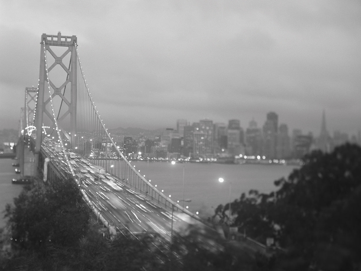 Luces nocturnas del puente de la bahía Lienzo