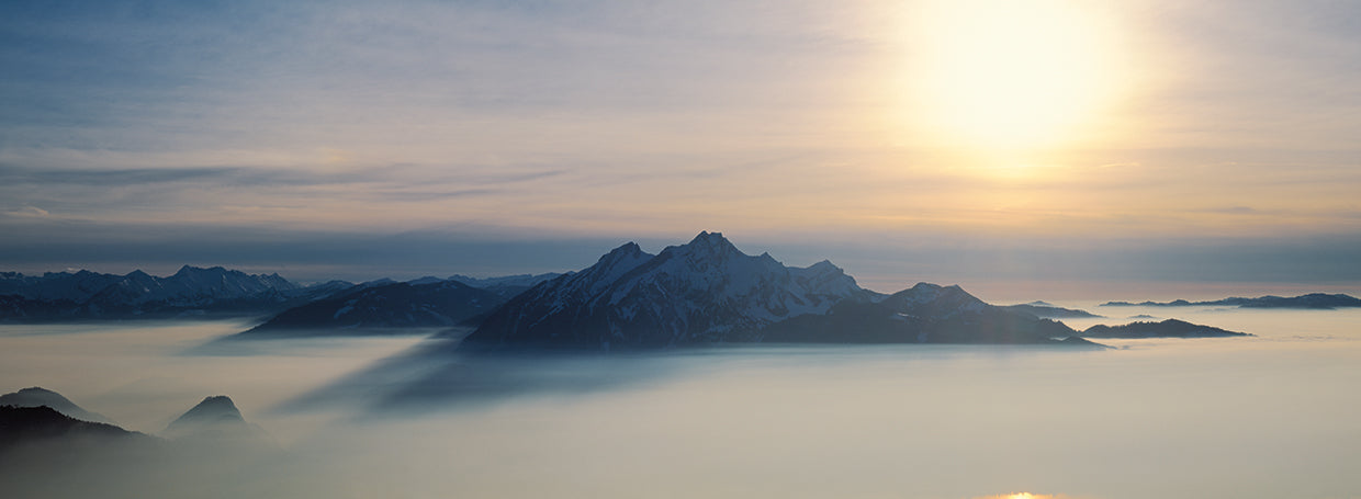 Niebla alrededor de la montaña Pilatus Lienzo