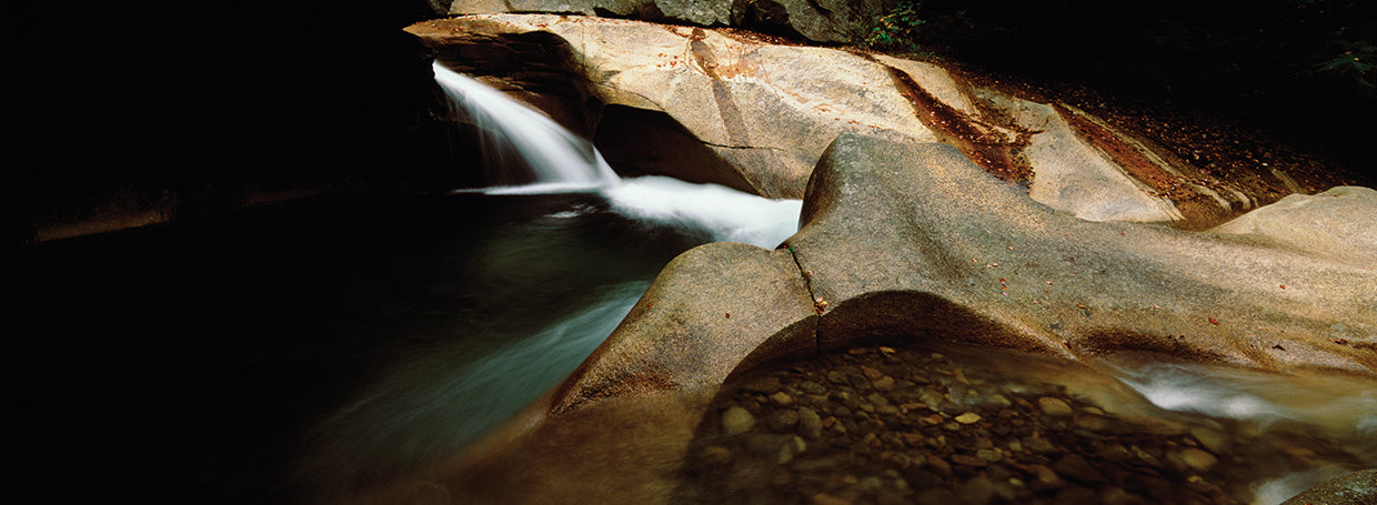 Agua que fluye sobre las rocas Lienzo