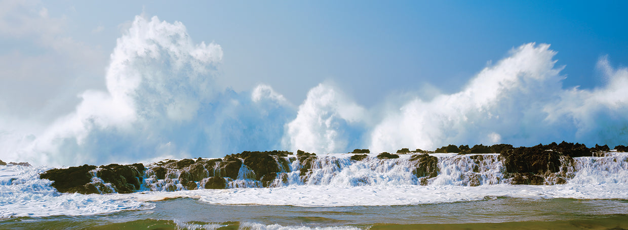 Waves on Oahu Rocks