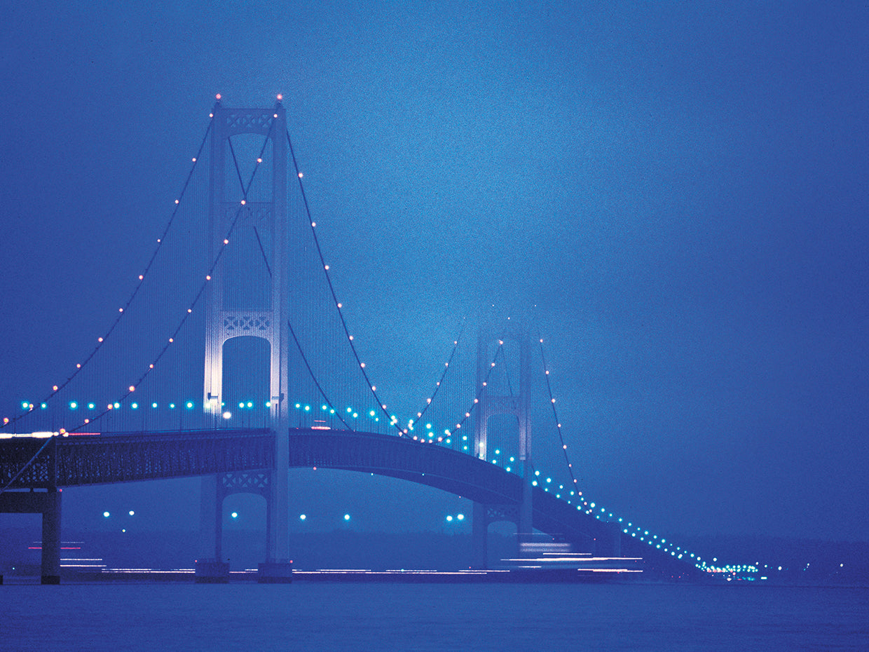 Niebla que rodea el puente Mackinac Lienzo