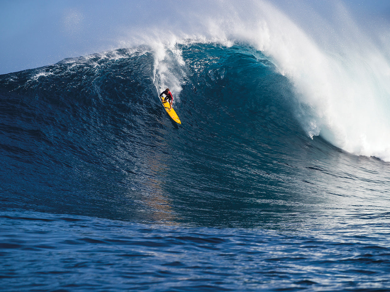 Male surfer surfing wave in Pacific Ocean, Peahi,Hawaii,USA 1