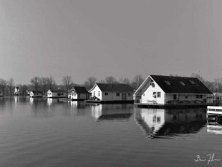 Houseboats B&W