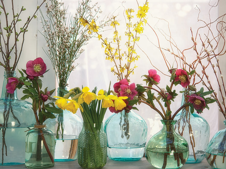 Flores de primavera en botellas de vidrio I Cuadro en lienzo