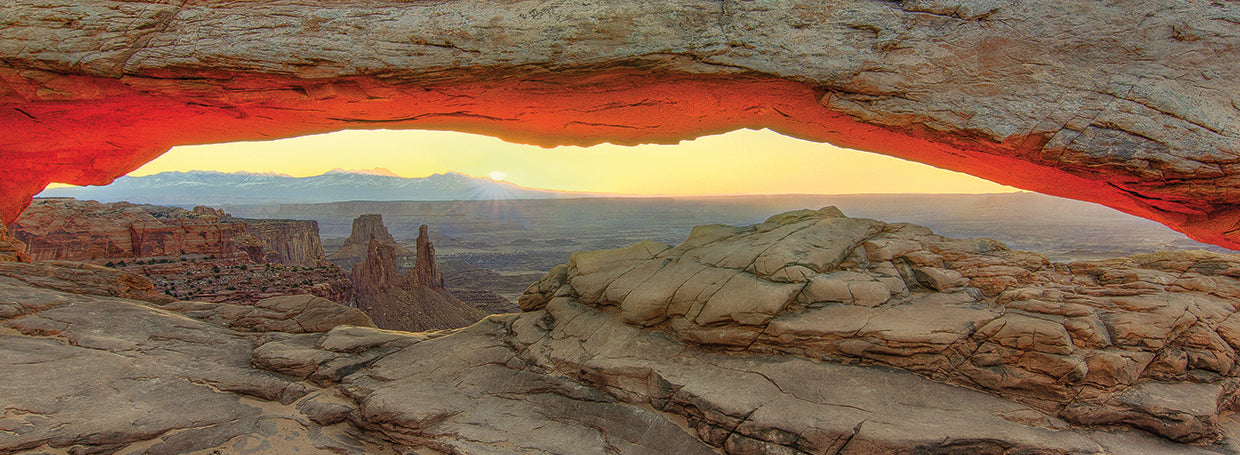 Nuevo día que amanece en el arte de la lona del arco de Mesa