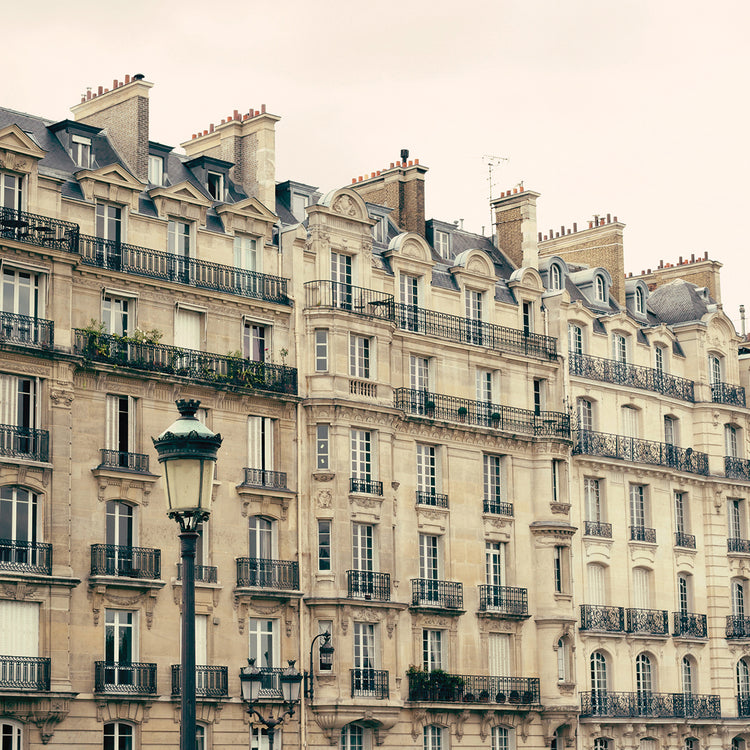 Ventanas en el cuadro de la vida parisina