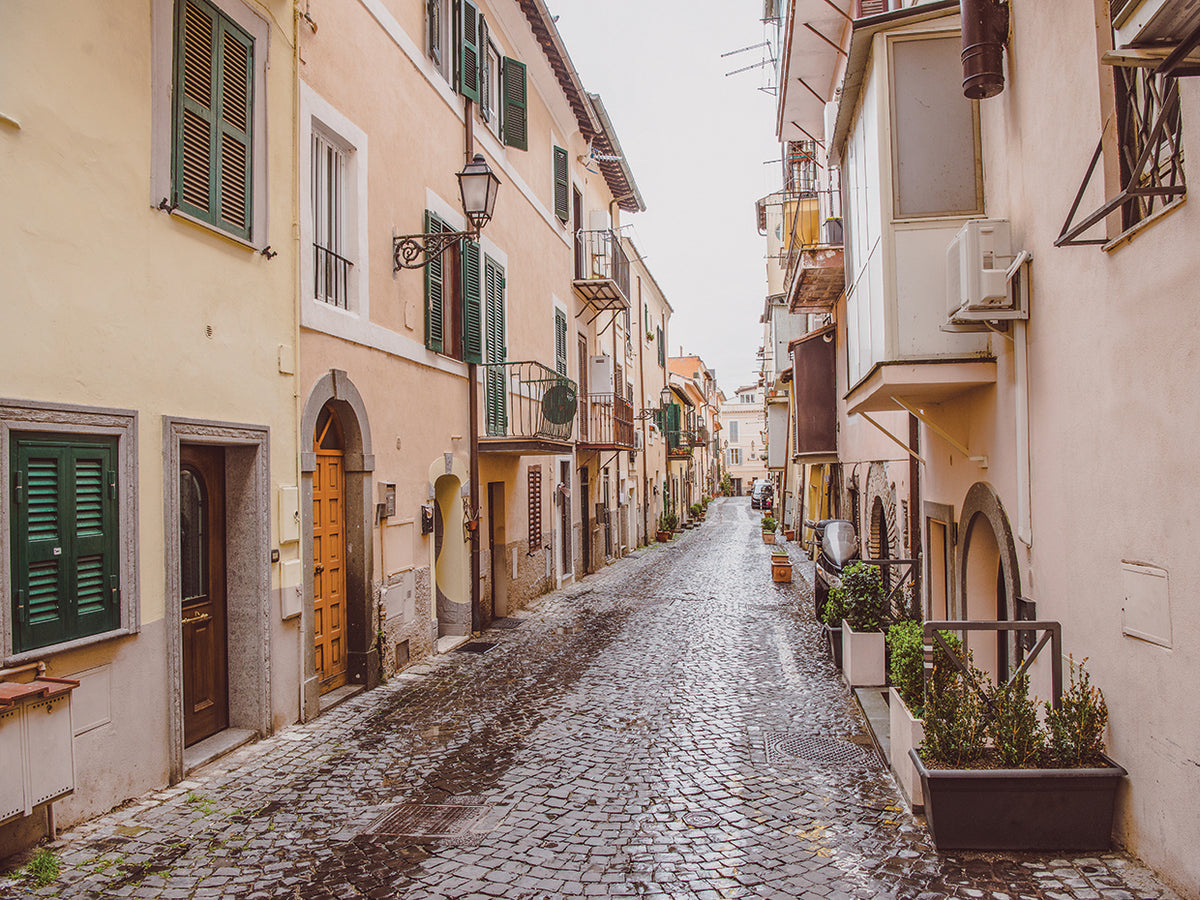 Roman Pinks Streetscape