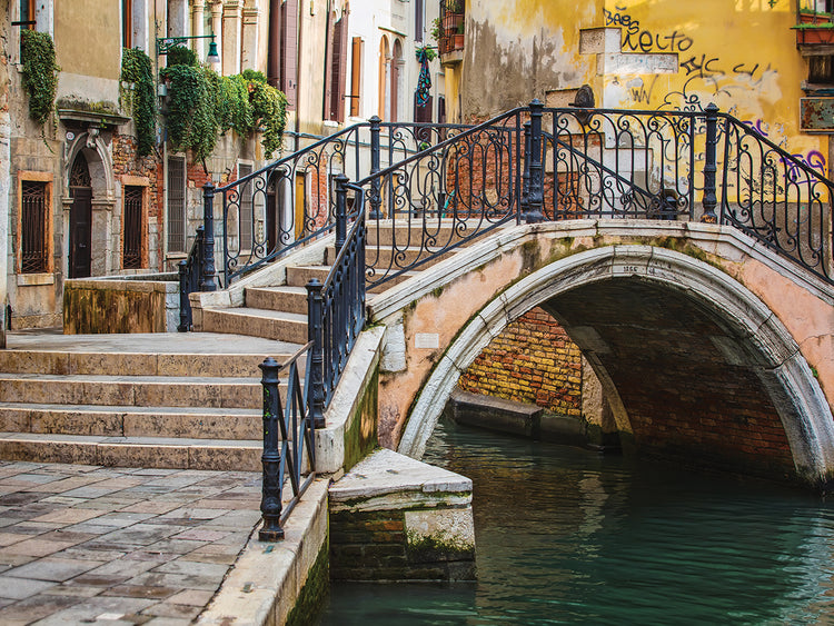 Cuadro en lienzo Ladrillos lavados de color en Venecia