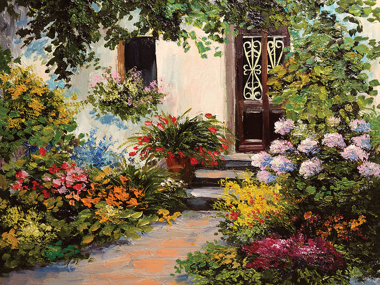 Flores se derraman sobre el lienzo del patio