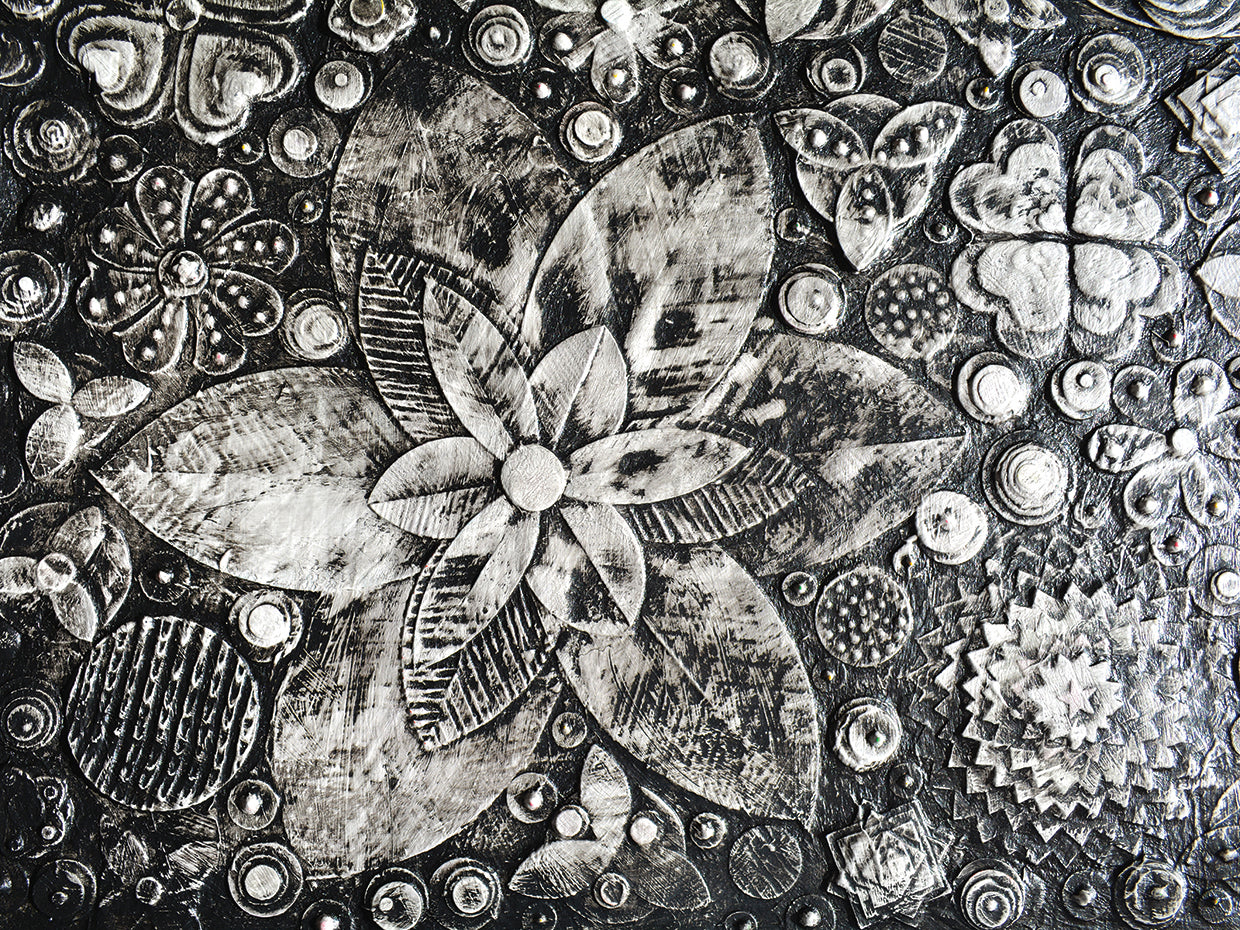 Arte de lienzo floral grunge tallado en ébano
