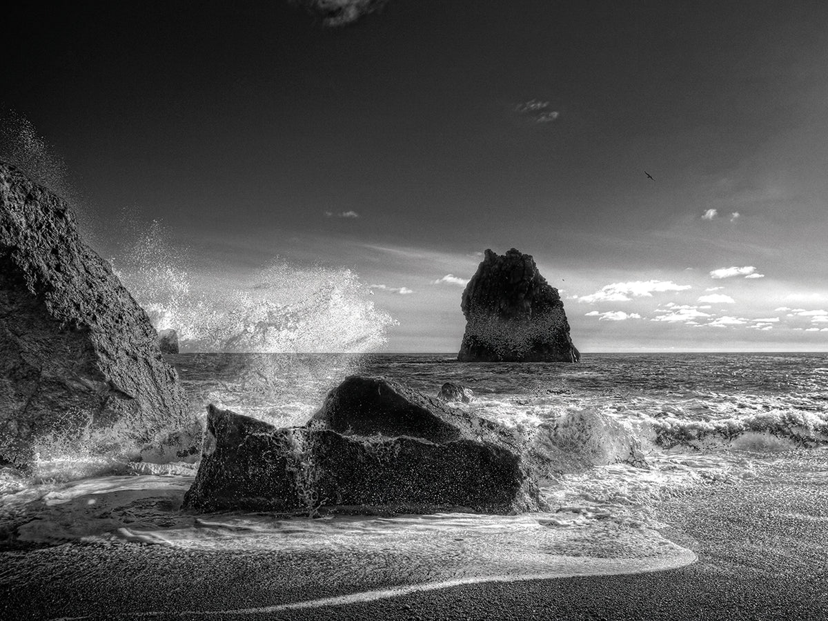 Crashing Waves Iceland