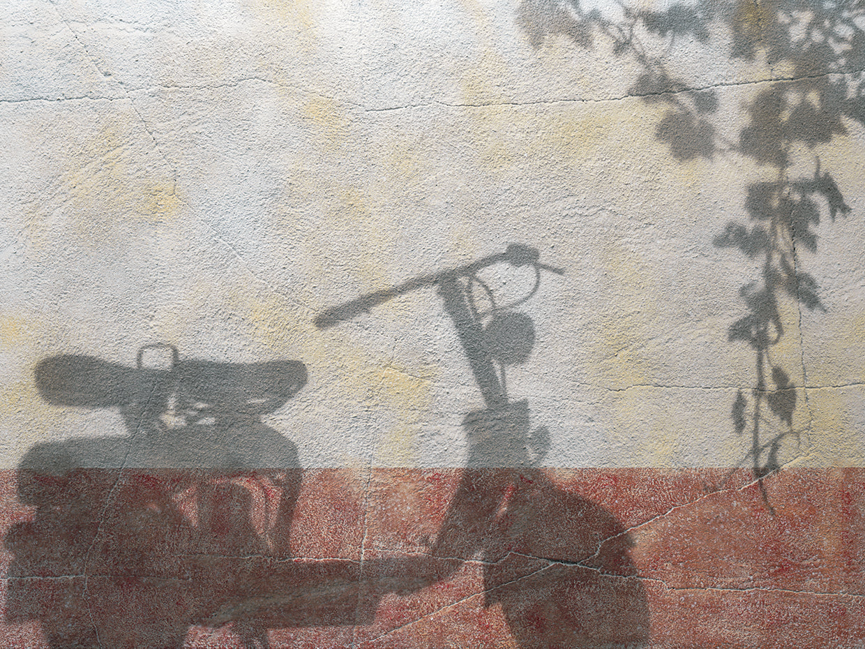 OLD MOTORBIKE SHADOW