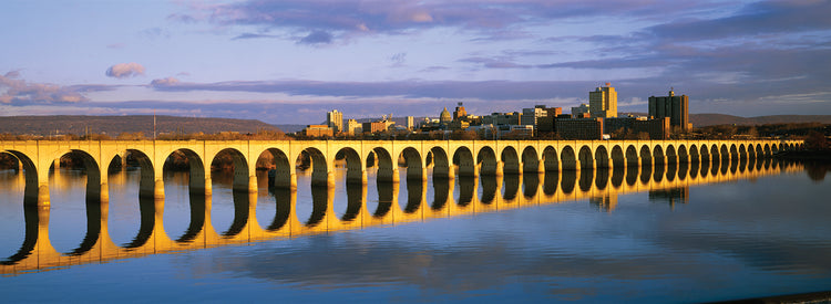 Puesta de sol del puente del ferrocarril Lienzo