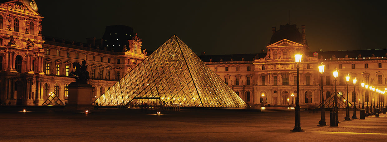 El Louvre de noche Lienzo