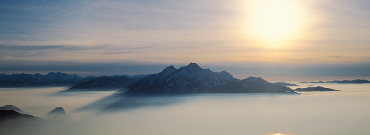 Niebla alrededor de la montaña Pilatus Lienzo