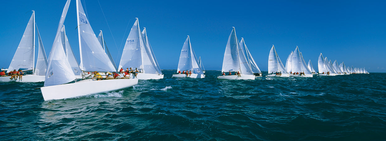 Barcos de carreras en el océano Lienzo