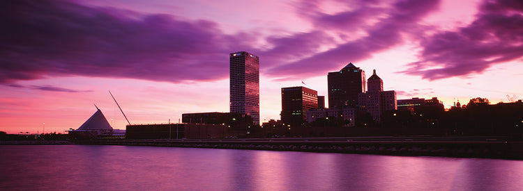 Milwaukee Art Museum at Dusk