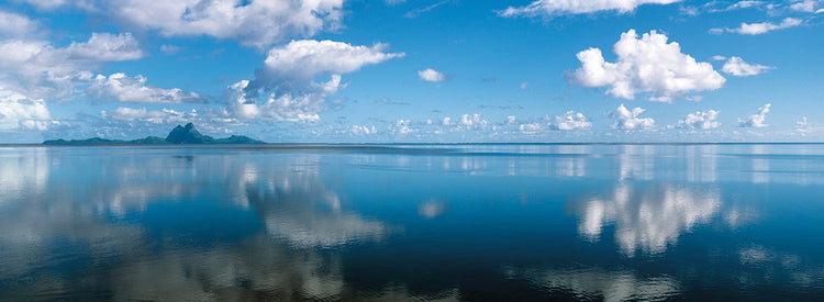 Reflejos de nubes en Bora Bora Lienzo