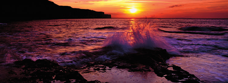 Wave Breaking on Rocks