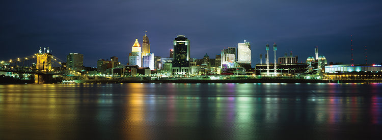 Frente al mar de Cincinnati iluminado Lienzo