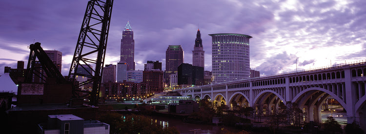 Puente sobre el río, Cleveland, Lienzo