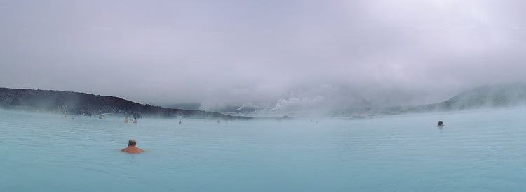 Piscina termal en Reykjavik, Islandia Lienzo