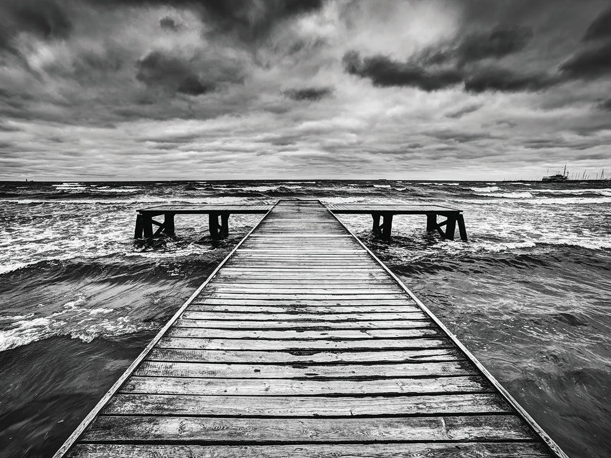 Black and White Maldise Dock