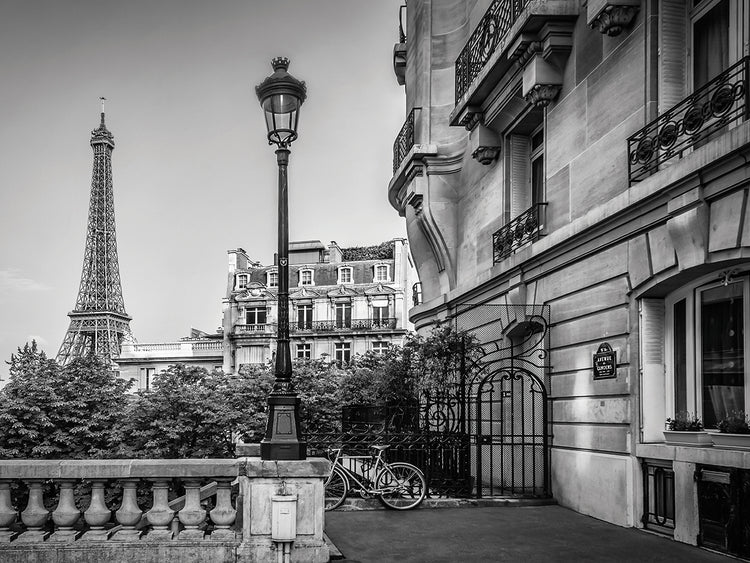 Monochrome Parisian Charme