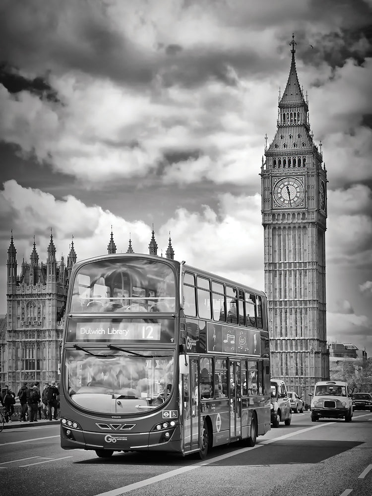 LONDON Houses of Parliament and traffic