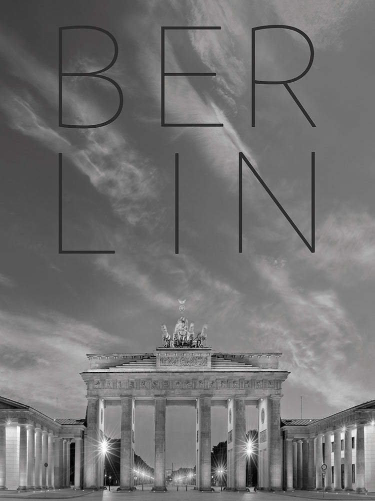 BERLIN Brandenburg Gate | Text & Skyline