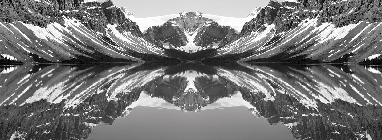 Reflejo de montañas en un lago, Bow Lake, Parque Nacional Banff, Alberta, Canadá Lienzo