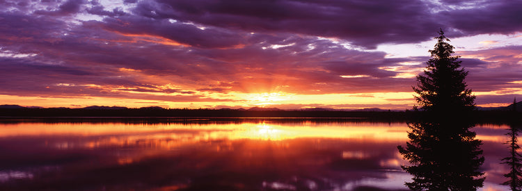 Nubes de tormenta sobre un lago al amanecer, Jenny Lake, Parque Nacional Grand Teton, Wyoming, EE. UU. Lienzo