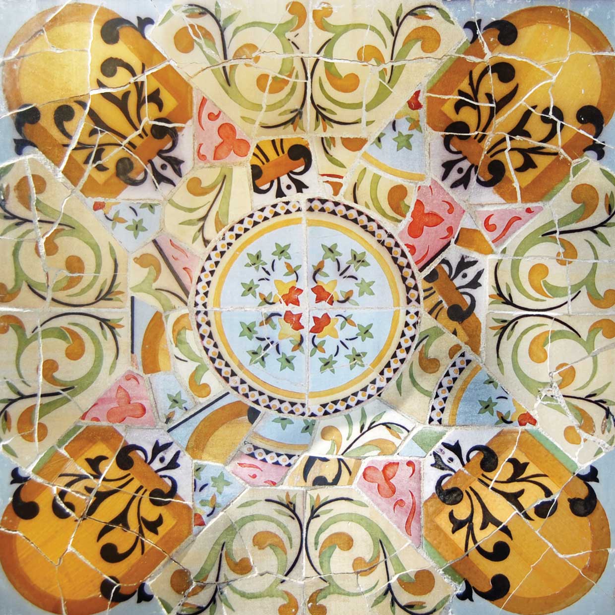 Gaudi mosaic center circle 2