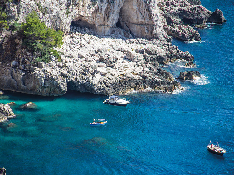 Dazzling Capri 16
