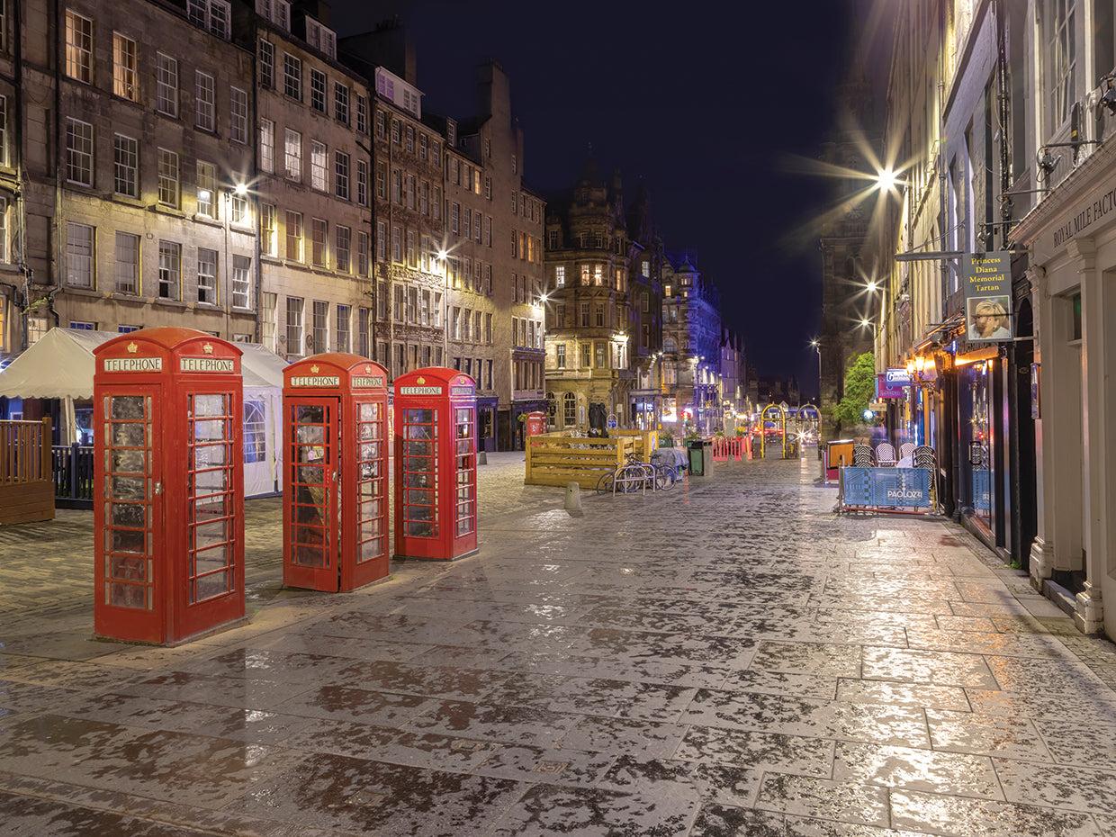 Evening impression of the Royal Mile in Edinburgh