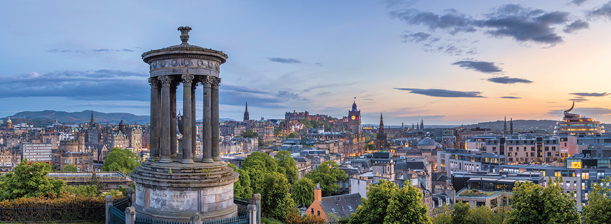 Charming evening atmosphere in Edinburgh