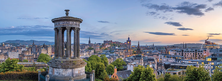 Charming evening atmosphere in Edinburgh